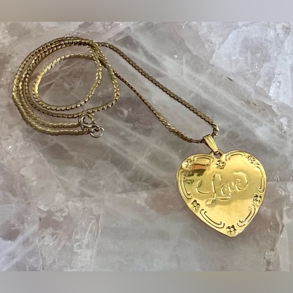 VINTAGE Gold-Tone Art Nouveau Style Heart-Shaped “Love” Pendant Necklace - Picture 2 of 4